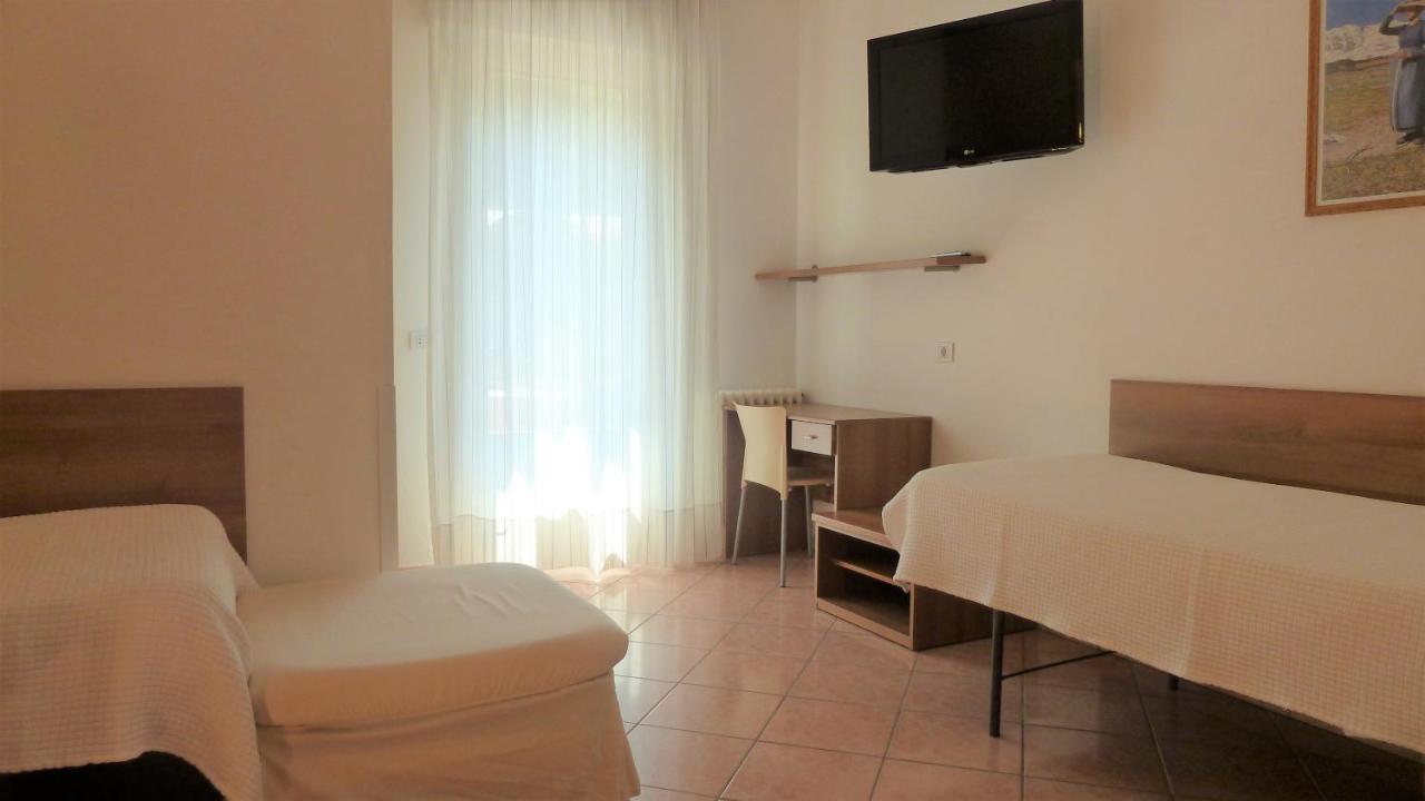 Hotel Baitone - Nature Village Malcesine Quarto foto